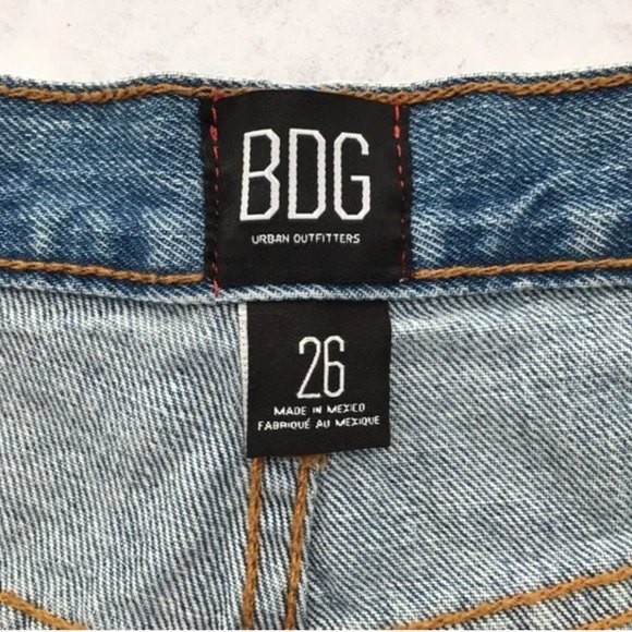 🍉 NWT Urban Outfitters BDG High Rise Denim Shorts 26 - Picture 4 of 8